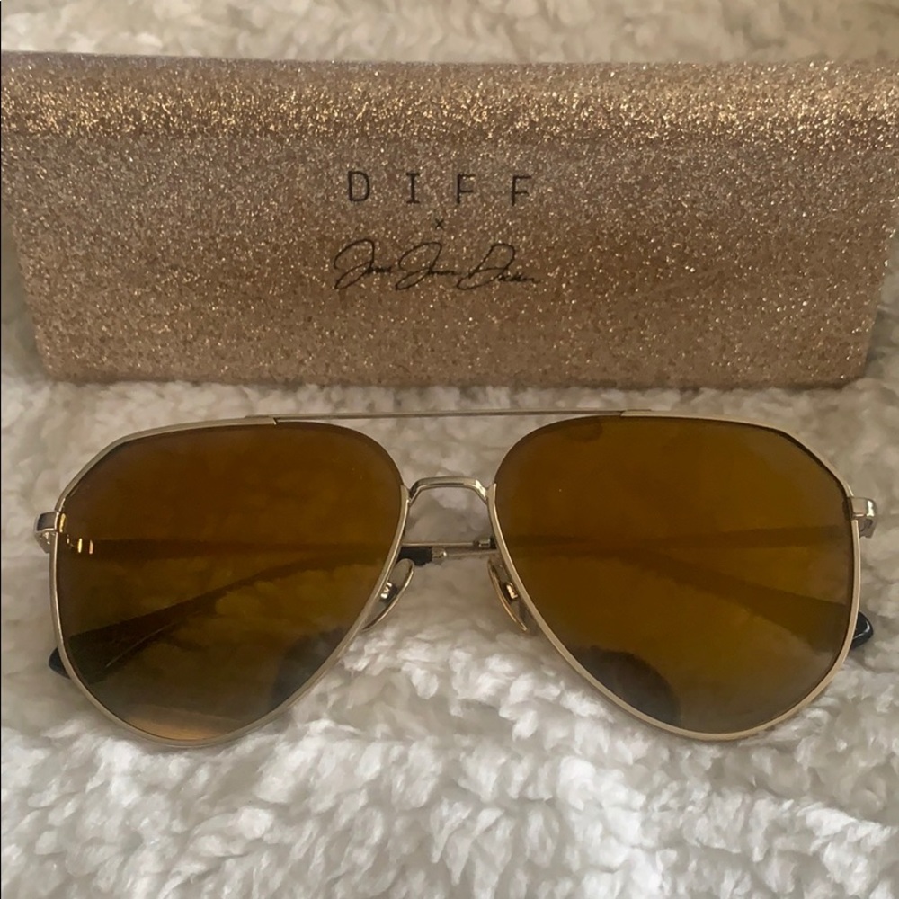 DIFF Sunglasses 🕶- Jesse James Decker